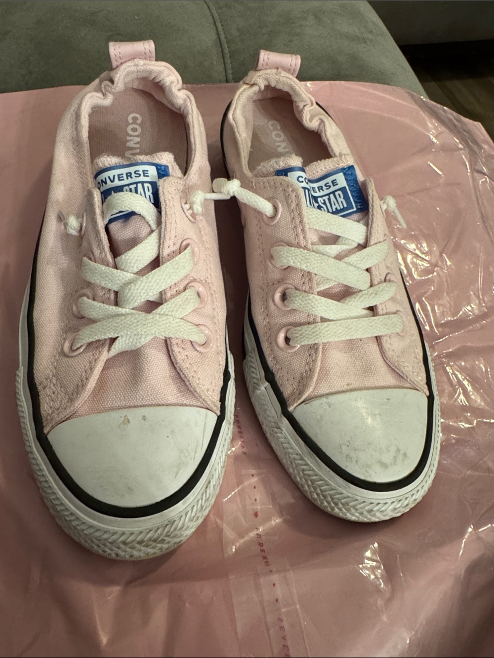 Converse Women’s 7M  Pink Low-Top Canvas Sneakers with White Laces